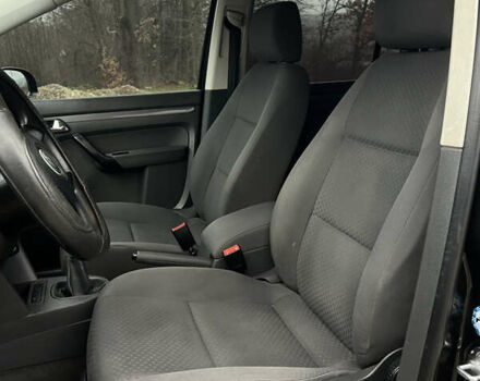 Черный Фольксваген Туран, объемом двигателя 1.6 л и пробегом 208 тыс. км за 5700 $, фото 22 на Automoto.ua