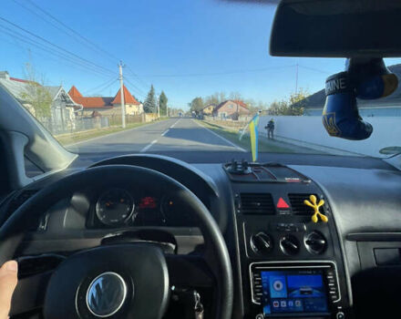 Черный Фольксваген Туран, объемом двигателя 1.6 л и пробегом 218 тыс. км за 5900 $, фото 4 на Automoto.ua