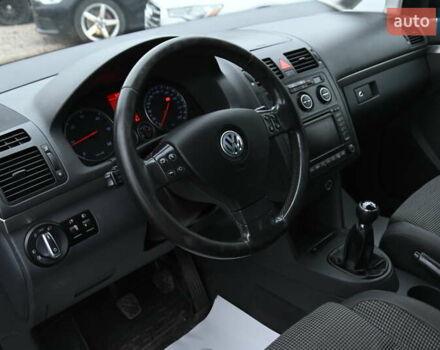 Чорний Фольксваген Туран, об'ємом двигуна 2 л та пробігом 267 тис. км за 5999 $, фото 18 на Automoto.ua