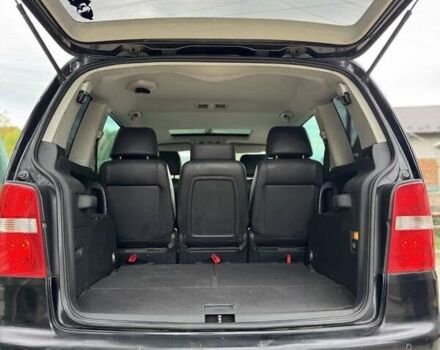 Черный Фольксваген Туран, объемом двигателя 1.98 л и пробегом 336 тыс. км за 5750 $, фото 12 на Automoto.ua