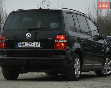 Чорний Фольксваген Туран, об'ємом двигуна 2 л та пробігом 267 тис. км за 5999 $, фото 12 на Automoto.ua