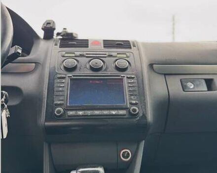 Черный Фольксваген Туран, объемом двигателя 1.98 л и пробегом 336 тыс. км за 5750 $, фото 13 на Automoto.ua