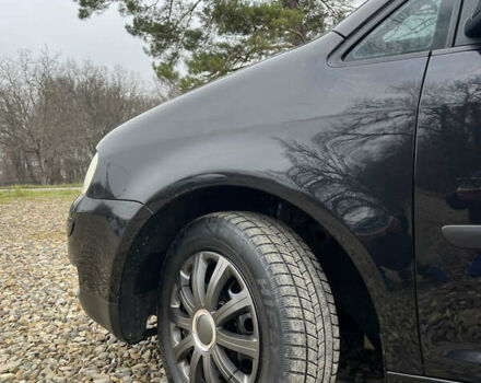 Черный Фольксваген Туран, объемом двигателя 1.6 л и пробегом 208 тыс. км за 5700 $, фото 10 на Automoto.ua