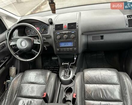 Черный Фольксваген Туран, объемом двигателя 1.6 л и пробегом 192 тыс. км за 5700 $, фото 8 на Automoto.ua