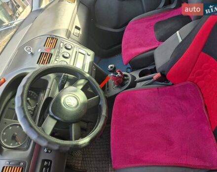 Черный Фольксваген Туран, объемом двигателя 1.9 л и пробегом 352 тыс. км за 4500 $, фото 6 на Automoto.ua