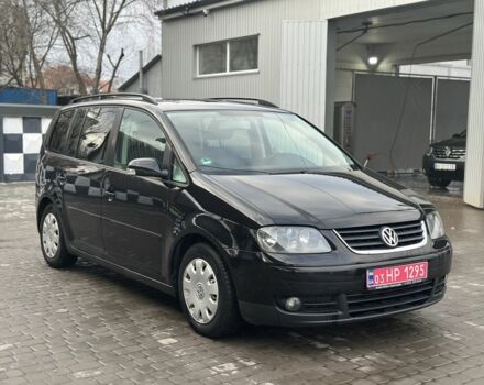 Черный Фольксваген Туран, объемом двигателя 1.6 л и пробегом 206 тыс. км за 5350 $, фото 2 на Automoto.ua