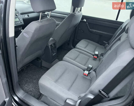 Черный Фольксваген Туран, объемом двигателя 1.6 л и пробегом 213 тыс. км за 5500 $, фото 16 на Automoto.ua