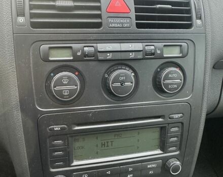 Чорний Фольксваген Туран, об'ємом двигуна 2 л та пробігом 300 тис. км за 2500 $, фото 6 на Automoto.ua