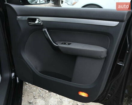 Чорний Фольксваген Туран, об'ємом двигуна 2 л та пробігом 267 тис. км за 5999 $, фото 27 на Automoto.ua