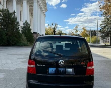 Черный Фольксваген Туран, объемом двигателя 0 л и пробегом 300 тыс. км за 3021 $, фото 2 на Automoto.ua