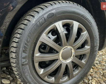 Черный Фольксваген Туран, объемом двигателя 1.6 л и пробегом 208 тыс. км за 5700 $, фото 31 на Automoto.ua