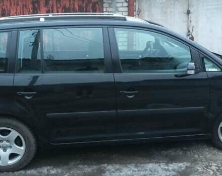 Черный Фольксваген Туран, объемом двигателя 1.6 л и пробегом 255 тыс. км за 6500 $, фото 2 на Automoto.ua