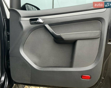 Черный Фольксваген Туран, объемом двигателя 1.6 л и пробегом 208 тыс. км за 5700 $, фото 26 на Automoto.ua