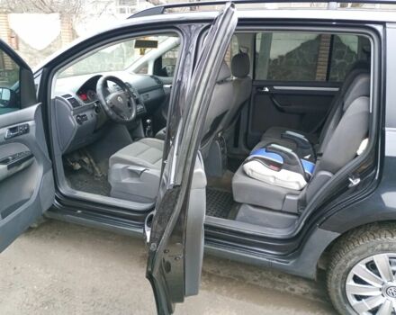 Черный Фольксваген Туран, объемом двигателя 1.6 л и пробегом 220 тыс. км за 6300 $, фото 6 на Automoto.ua