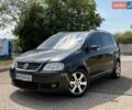 Чорний Фольксваген Туран, об'ємом двигуна 1.6 л та пробігом 226 тис. км за 4400 $, фото 1 на Automoto.ua