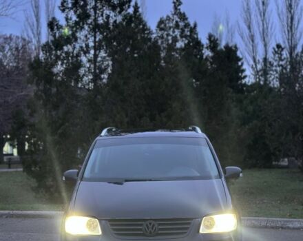 Черный Фольксваген Туран, объемом двигателя 2 л и пробегом 420 тыс. км за 3400 $, фото 1 на Automoto.ua