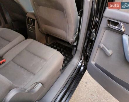 Черный Фольксваген Туран, объемом двигателя 1.6 л и пробегом 202 тыс. км за 5300 $, фото 13 на Automoto.ua