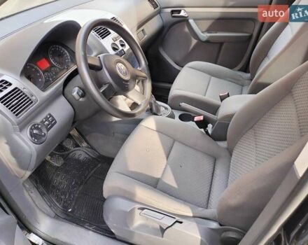 Черный Фольксваген Туран, объемом двигателя 1.6 л и пробегом 202 тыс. км за 5300 $, фото 9 на Automoto.ua