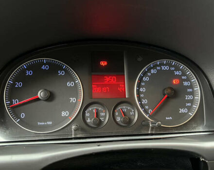 Черный Фольксваген Туран, объемом двигателя 1.6 л и пробегом 208 тыс. км за 5700 $, фото 23 на Automoto.ua