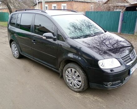 Черный Фольксваген Туран, объемом двигателя 1.6 л и пробегом 220 тыс. км за 6300 $, фото 1 на Automoto.ua