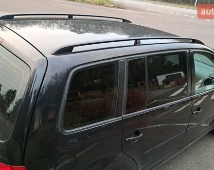 Черный Фольксваген Туран, объемом двигателя 1.6 л и пробегом 240 тыс. км за 5700 $, фото 4 на Automoto.ua