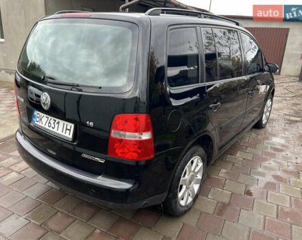 Черный Фольксваген Туран, объемом двигателя 1.6 л и пробегом 271 тыс. км за 5500 $, фото 8 на Automoto.ua