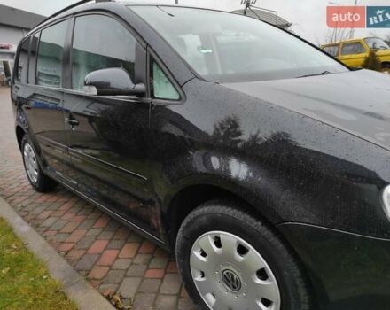 Черный Фольксваген Туран, объемом двигателя 1.6 л и пробегом 237 тыс. км за 5250 $, фото 35 на Automoto.ua