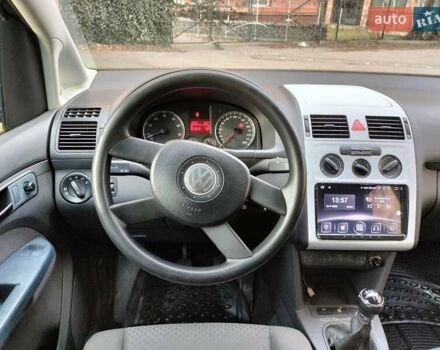 Черный Фольксваген Туран, объемом двигателя 1.6 л и пробегом 202 тыс. км за 5300 $, фото 8 на Automoto.ua