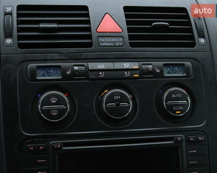 Чорний Фольксваген Туран, об'ємом двигуна 2 л та пробігом 267 тис. км за 5999 $, фото 20 на Automoto.ua