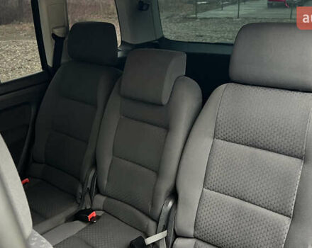 Черный Фольксваген Туран, объемом двигателя 1.6 л и пробегом 208 тыс. км за 5700 $, фото 32 на Automoto.ua