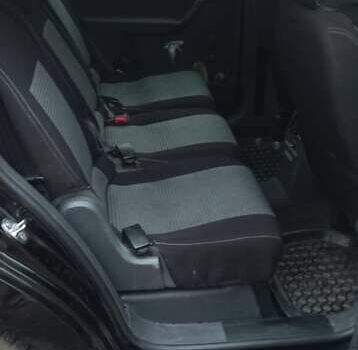 Черный Фольксваген Туран, объемом двигателя 1.6 л и пробегом 255 тыс. км за 6500 $, фото 3 на Automoto.ua