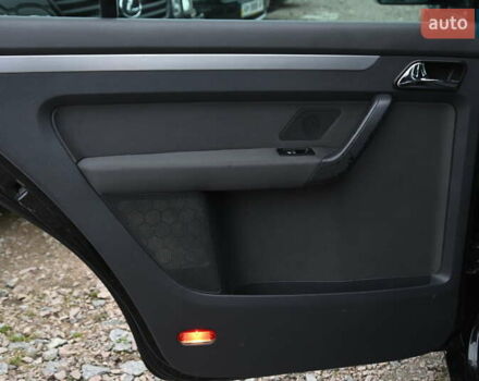 Чорний Фольксваген Туран, об'ємом двигуна 2 л та пробігом 267 тис. км за 5999 $, фото 21 на Automoto.ua