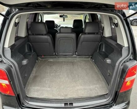 Черный Фольксваген Туран, объемом двигателя 1.6 л и пробегом 192 тыс. км за 5700 $, фото 14 на Automoto.ua