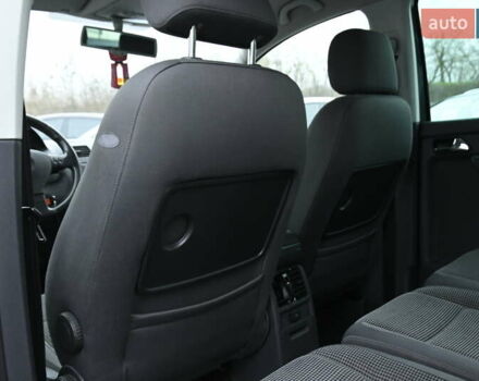 Чорний Фольксваген Туран, об'ємом двигуна 2 л та пробігом 267 тис. км за 5999 $, фото 23 на Automoto.ua