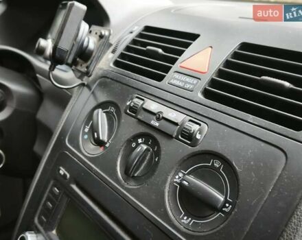 Черный Фольксваген Туран, объемом двигателя 2 л и пробегом 321 тыс. км за 5500 $, фото 23 на Automoto.ua