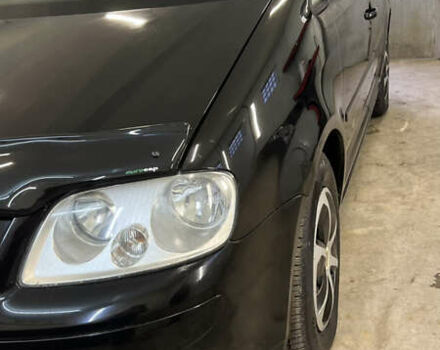 Черный Фольксваген Туран, объемом двигателя 1.9 л и пробегом 419 тыс. км за 5900 $, фото 5 на Automoto.ua