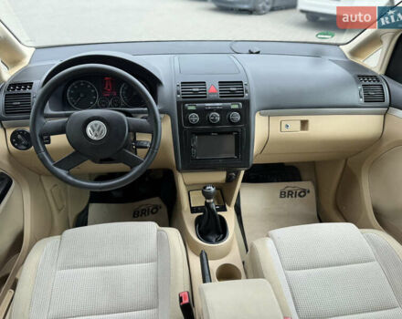 Черный Фольксваген Туран, объемом двигателя 1.98 л и пробегом 188 тыс. км за 4600 $, фото 25 на Automoto.ua