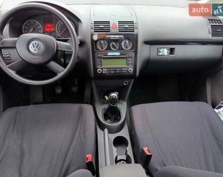 Черный Фольксваген Туран, объемом двигателя 1.6 л и пробегом 278 тыс. км за 5300 $, фото 1 на Automoto.ua