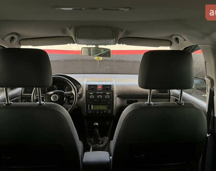 Черный Фольксваген Туран, объемом двигателя 1.9 л и пробегом 419 тыс. км за 5900 $, фото 27 на Automoto.ua