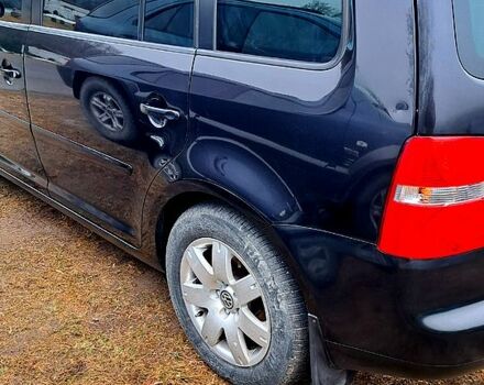 Черный Фольксваген Туран, объемом двигателя 1.9 л и пробегом 385 тыс. км за 5800 $, фото 12 на Automoto.ua