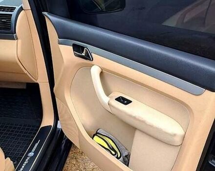 Черный Фольксваген Туран, объемом двигателя 1.9 л и пробегом 385 тыс. км за 5800 $, фото 2 на Automoto.ua