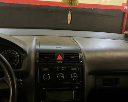 Черный Фольксваген Туран, объемом двигателя 1.9 л и пробегом 419 тыс. км за 5900 $, фото 22 на Automoto.ua