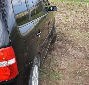 Черный Фольксваген Туран, объемом двигателя 1.9 л и пробегом 280 тыс. км за 6500 $, фото 11 на Automoto.ua