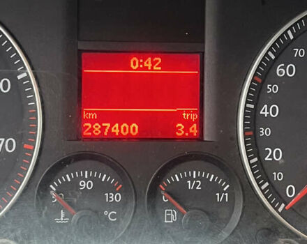 Черный Фольксваген Туран, объемом двигателя 1.6 л и пробегом 287 тыс. км за 4800 $, фото 2 на Automoto.ua