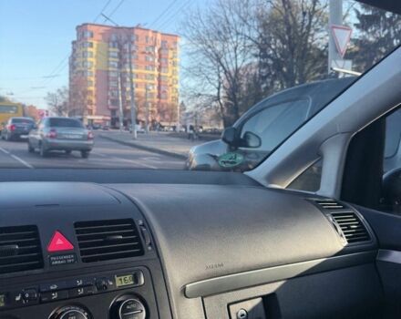 Черный Фольксваген Туран, объемом двигателя 1.6 л и пробегом 190 тыс. км за 6700 $, фото 5 на Automoto.ua