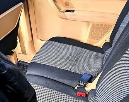 Черный Фольксваген Туран, объемом двигателя 1.9 л и пробегом 385 тыс. км за 5800 $, фото 7 на Automoto.ua