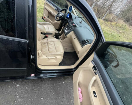 Черный Фольксваген Туран, объемом двигателя 1.6 л и пробегом 287 тыс. км за 4800 $, фото 3 на Automoto.ua