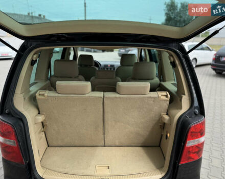 Черный Фольксваген Туран, объемом двигателя 1.98 л и пробегом 188 тыс. км за 4600 $, фото 32 на Automoto.ua