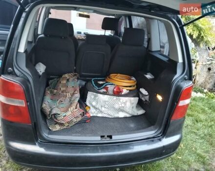 Черный Фольксваген Туран, объемом двигателя 1.9 л и пробегом 334 тыс. км за 5500 $, фото 3 на Automoto.ua