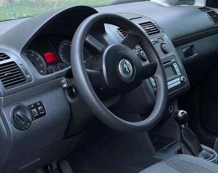 Черный Фольксваген Туран, объемом двигателя 1.97 л и пробегом 243 тыс. км за 6400 $, фото 10 на Automoto.ua